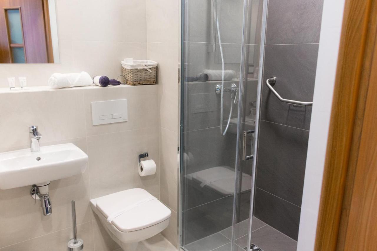 Hotel Katowice Premium Bagian luar foto