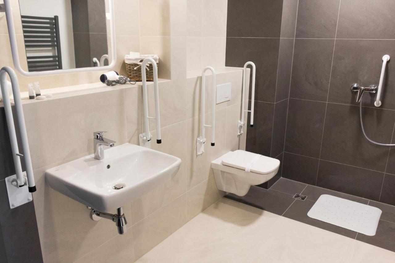 Hotel Katowice Premium Bagian luar foto