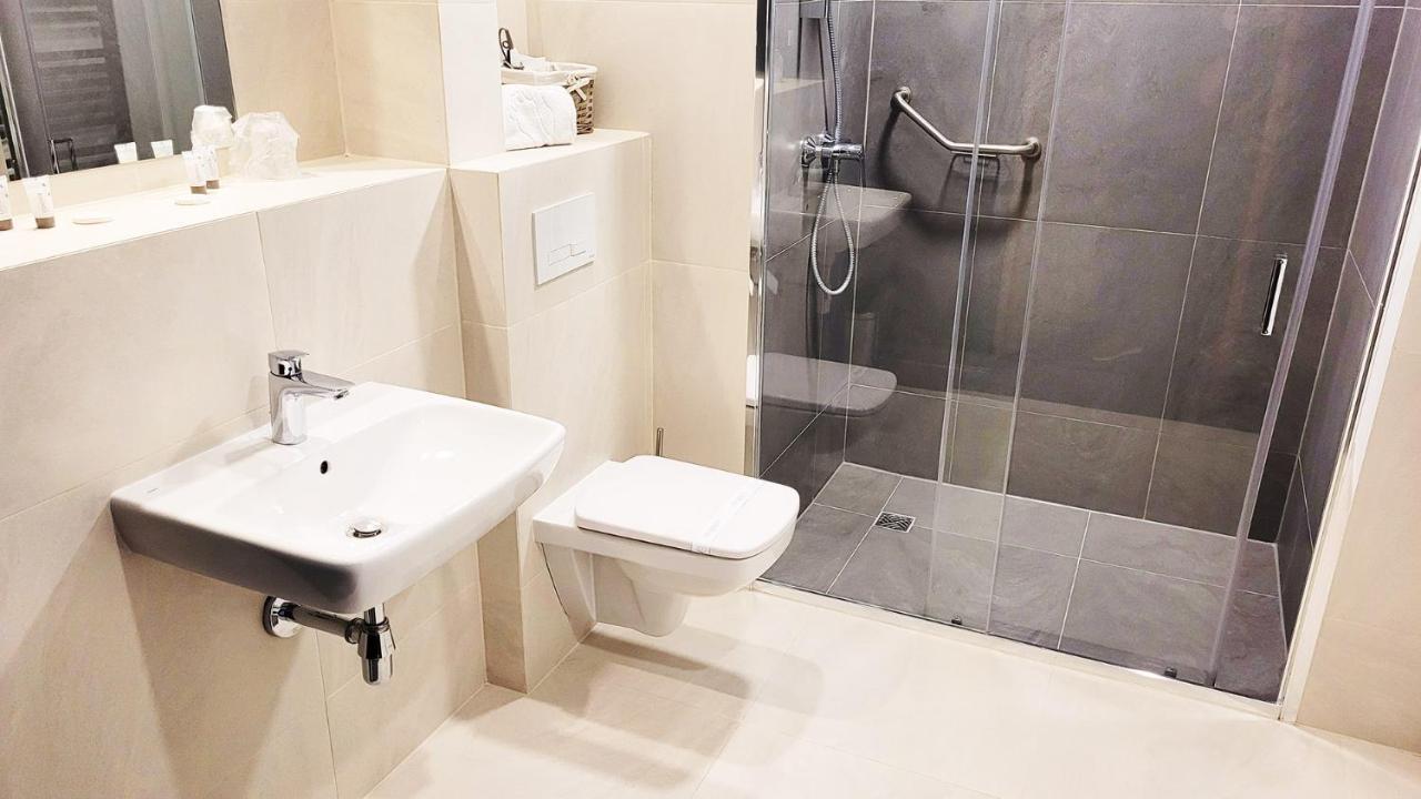 Hotel Katowice Premium Bagian luar foto